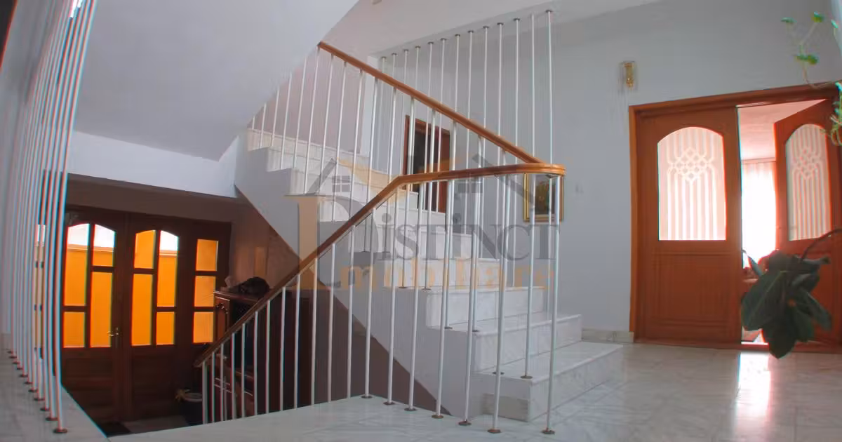 Casă individuală de vânzare cu 10 camere în zona Centrul Civic, Brașov