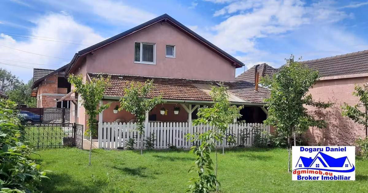 Casă de vânzare cu 5 camere, mobilată în Simeria