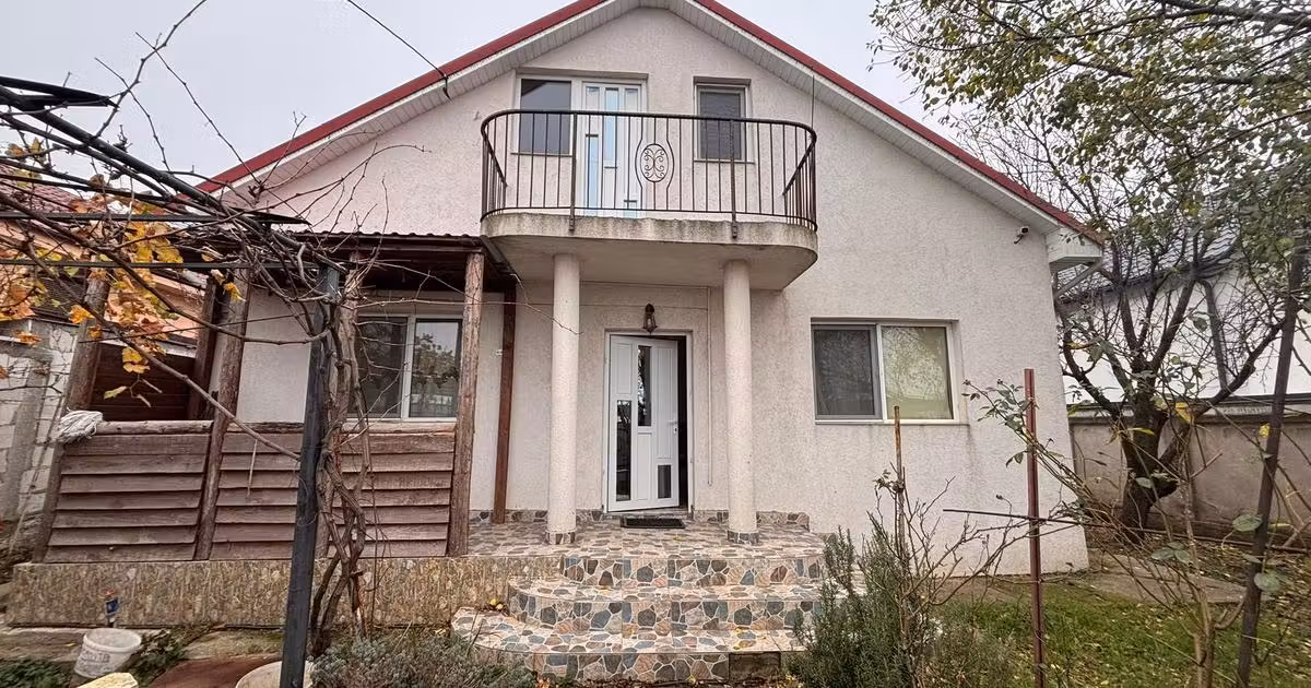 Casă de vânzare cu 5 camere în Poiana