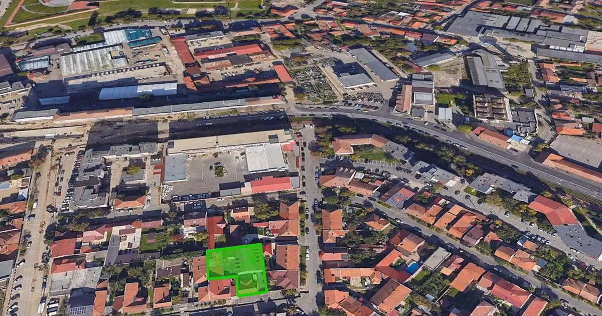 Birou de vânzare de 956 mp, în zona Central, Oradea