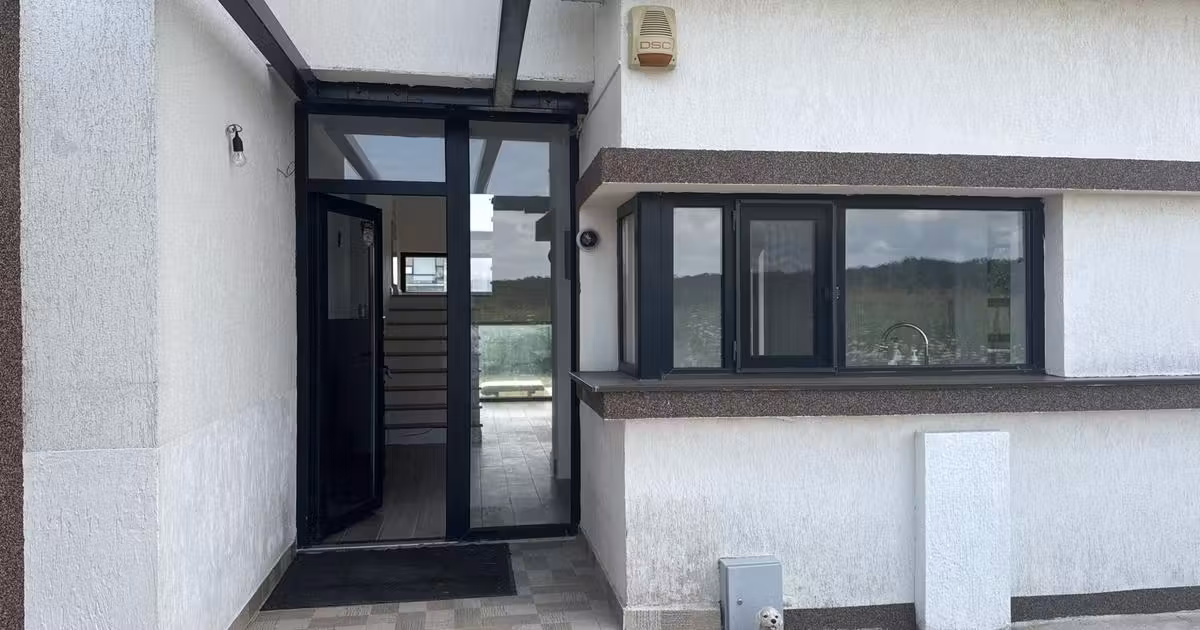 Casă individuală de vânzare cu 4 camere, mobilată în Ștefăneștii de Jos