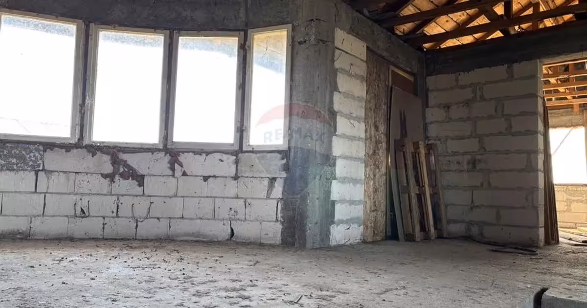 Casă individuală de vânzare cu 10 camere în Țegheș