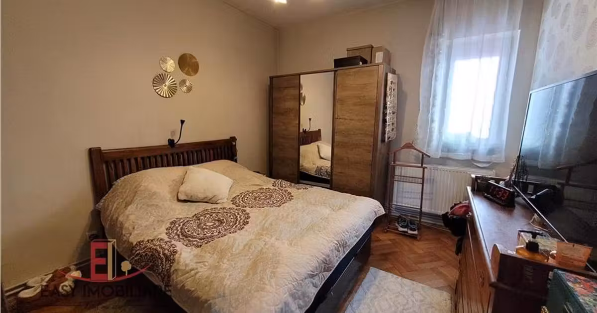 Apartament de vânzare cu 4 camere în zona Semicentral, Târgu Mureș