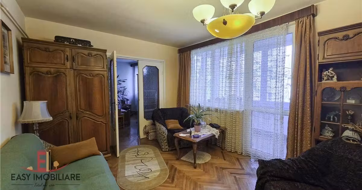 Apartament de vânzare cu 3 camere în zona Tudor, Târgu Mureș