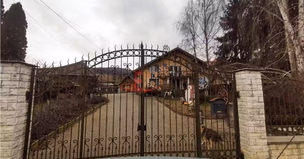 Casă de vânzare cu 3 camere în Bărdești
