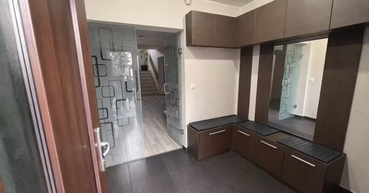 Casă individuală de vânzare cu 6 camere, mobilată în Pantelimon