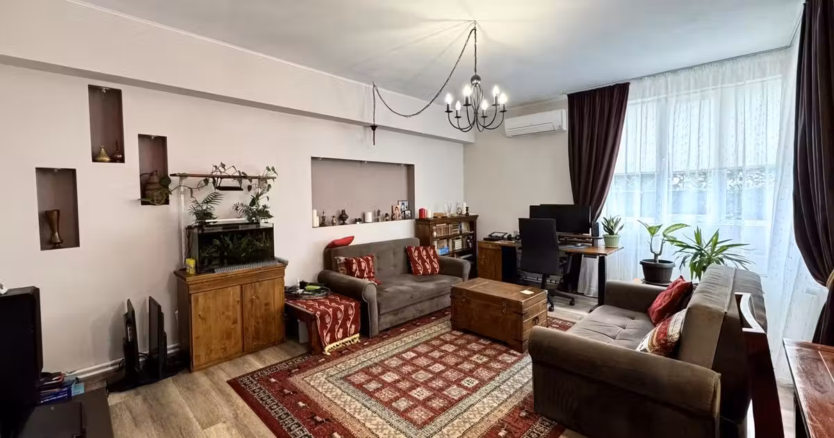 Apartament de vânzare cu 3 camere, mobilat în Roșu