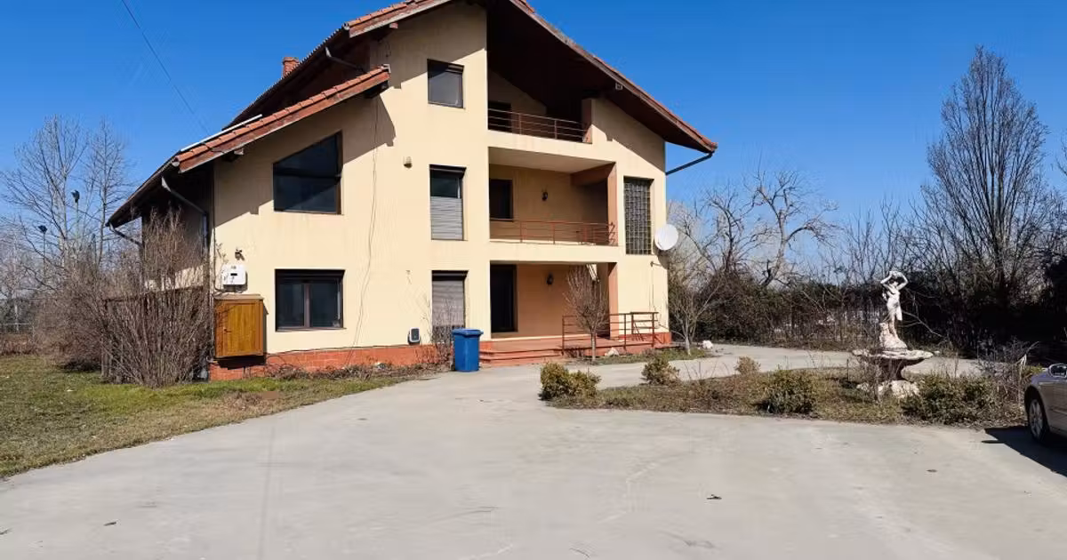 Casă individuală de vânzare cu 7 camere, mobilată în Roșu