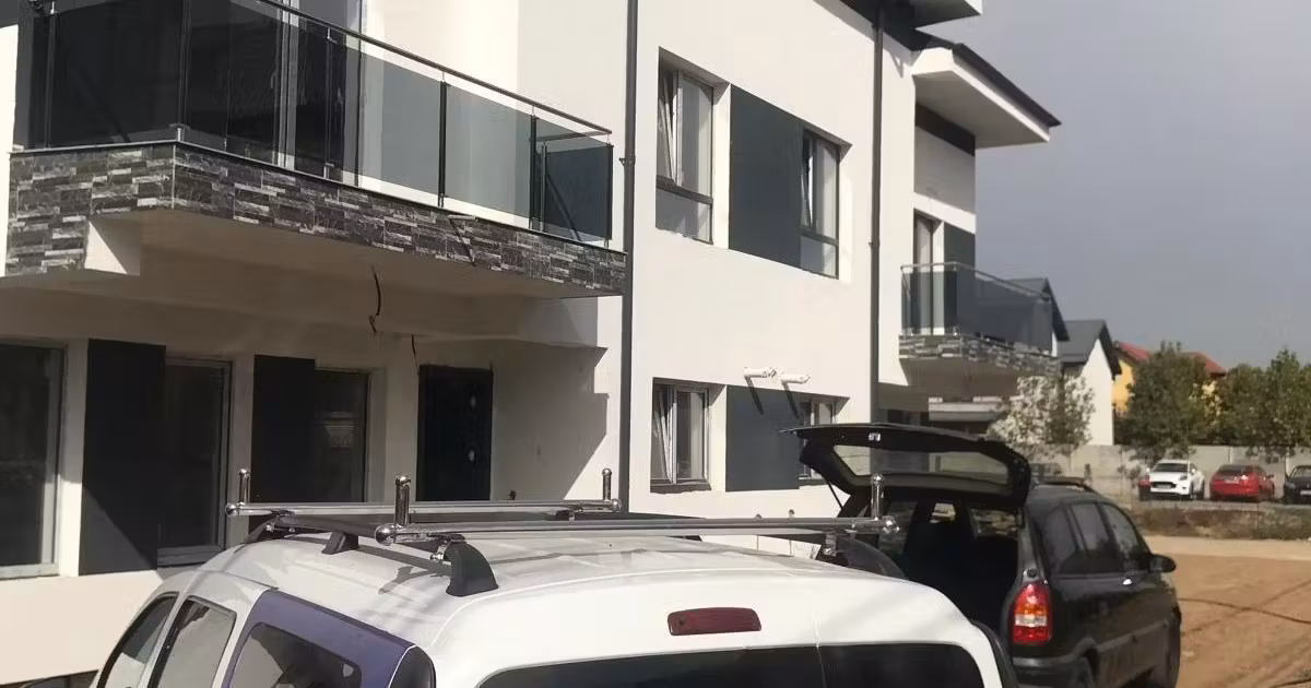 Duplex de vânzare cu 5 camere în Roșu