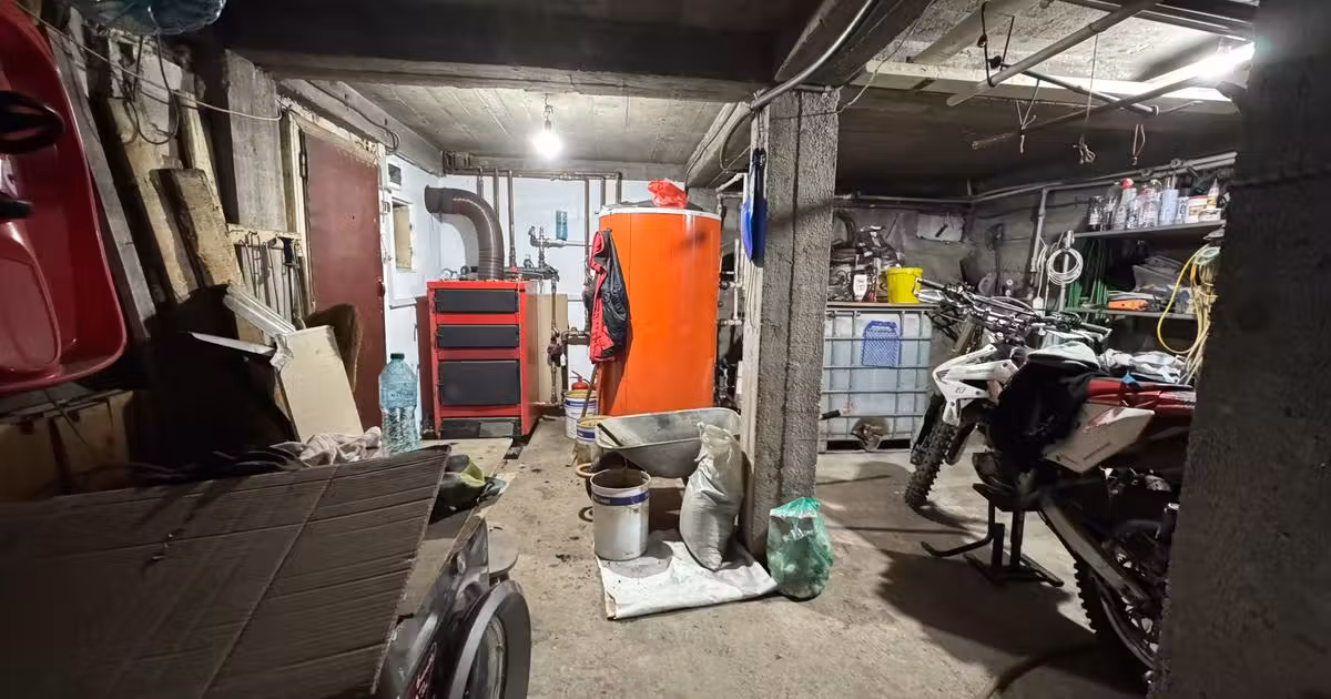 Casă de vânzare cu 10 camere, mobilată în Lupeni
