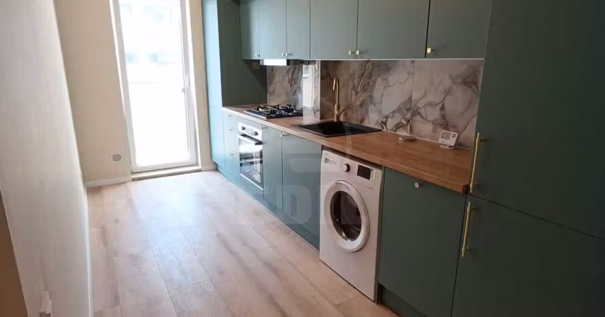 Apartament de vânzare cu 3 camere, mobilat în Florești