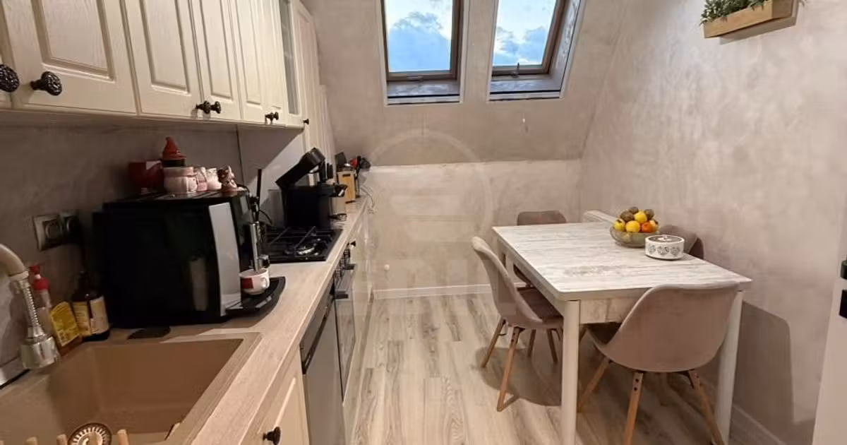Apartament de vânzare cu 3 camere, mobilat în Florești
