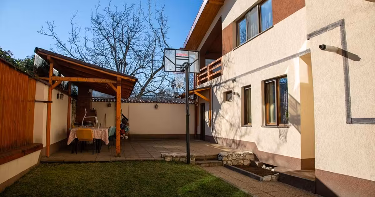 Casă individuală de vânzare cu 8 camere, mobilată în zona Sub Arini, Sibiu
