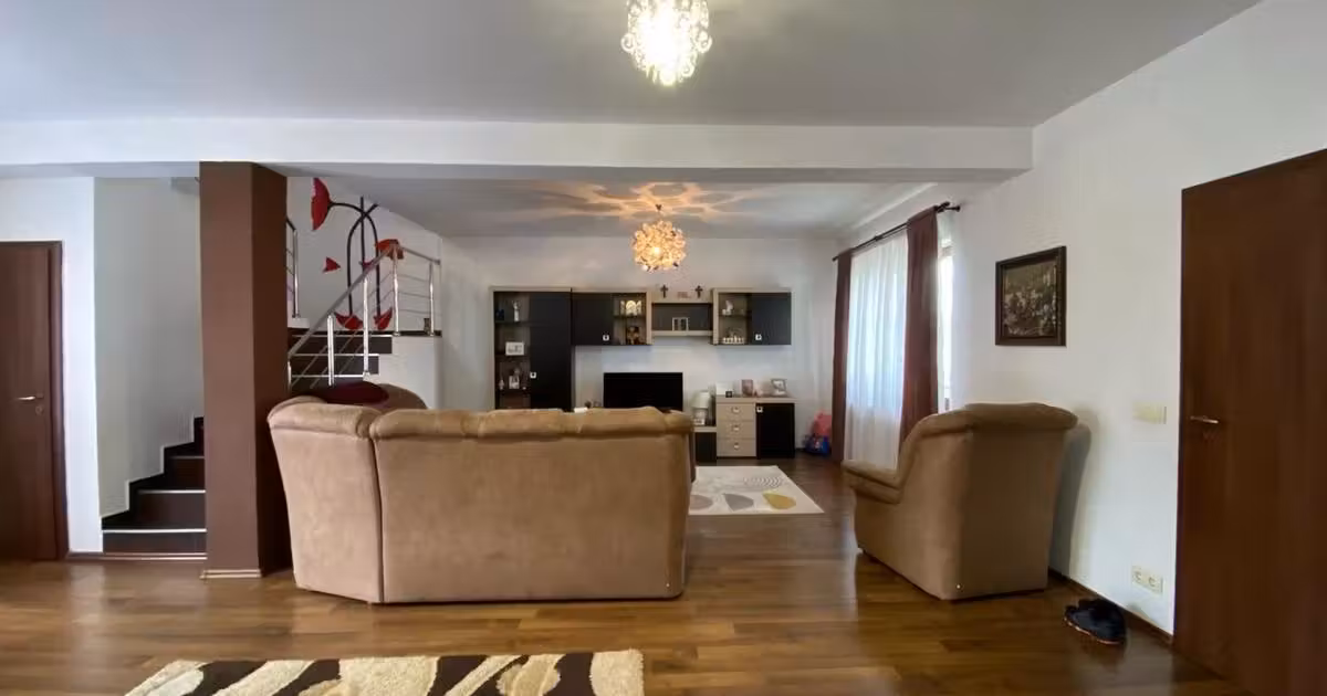 Casă de vânzare cu 4 camere, mobilată în Șelimbăr