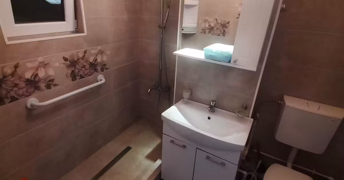 Apartament de vânzare cu 2 camere, mobilat în zona Podu Roș, Iași