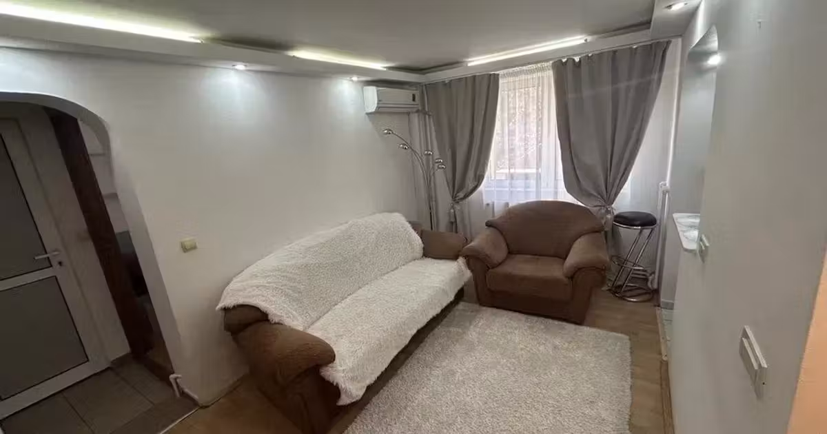 Apartament de vânzare cu 3 camere, mobilat în zona Podu Roș, Iași