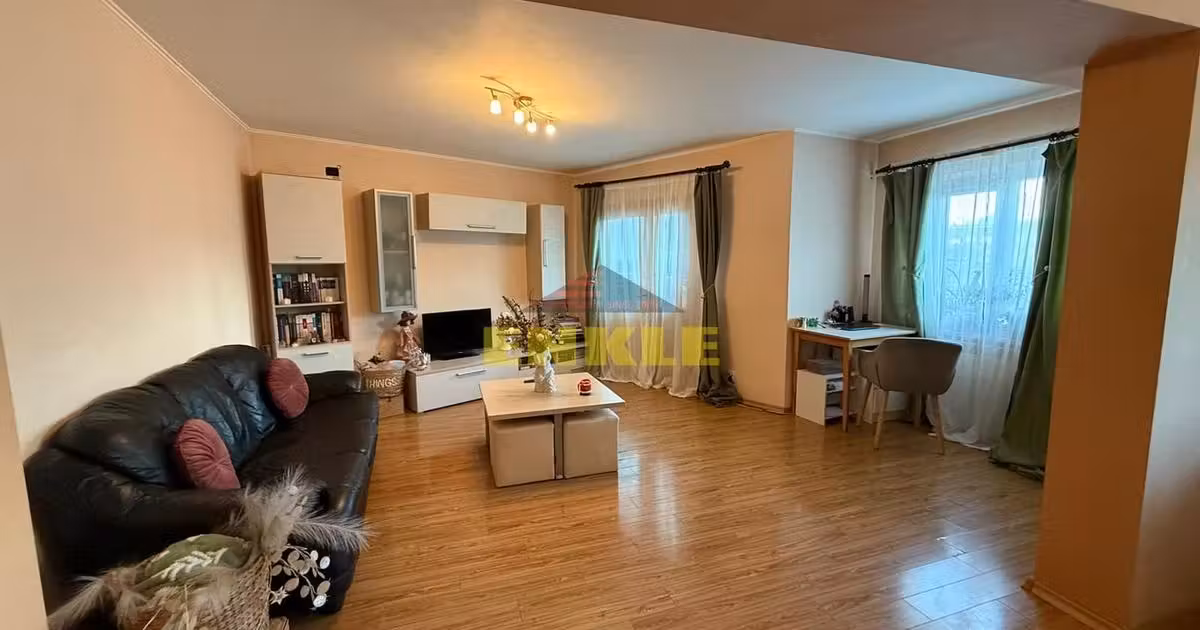 Apartament de vânzare cu 3 camere în zona Central, Botoșani