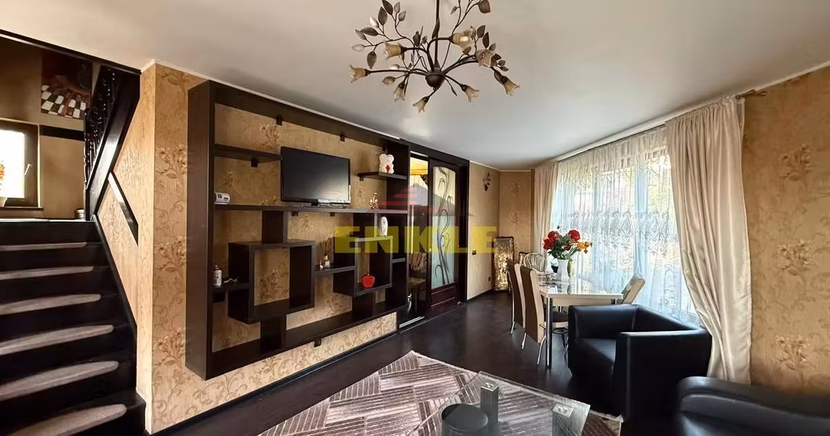 Casă individuală de vânzare cu 3 camere în zona Est, Botoșani