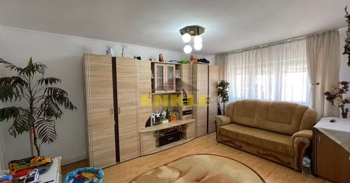 Apartament de vânzare cu 4 camere în zona Central, Botoșani