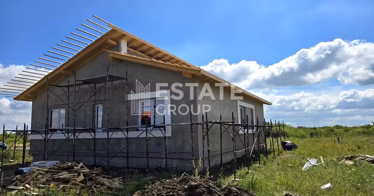 Casă individuală de vânzare cu 4 camere în Moșnița Nouă