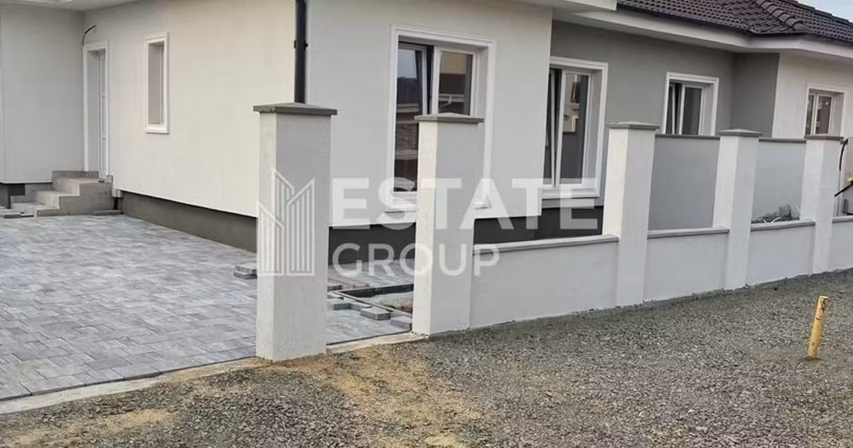 Casă individuală de vânzare cu 4 camere în Moșnița Nouă