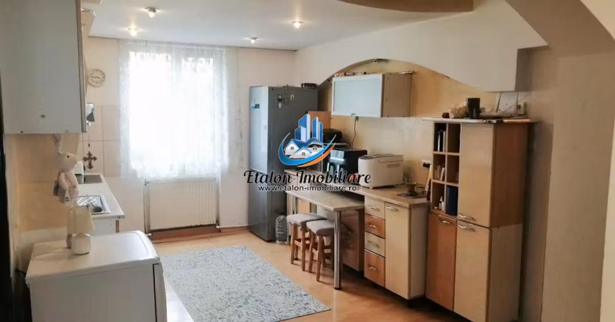 Apartament de vânzare cu 4 camere în zona Precista, Piatra-Neamț