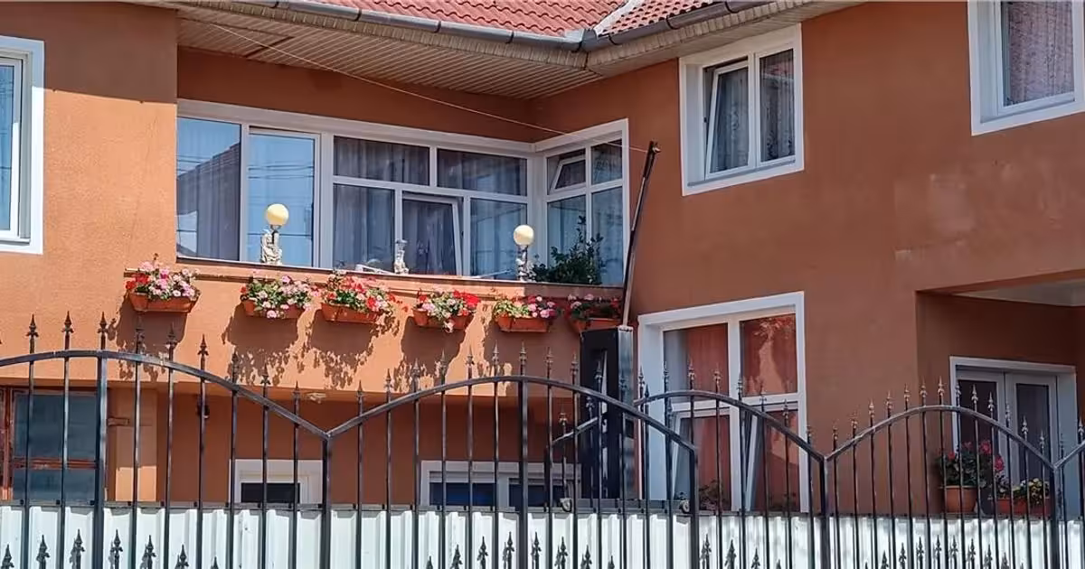 Casă individuală de vânzare cu 6 camere, mobilată în zona Aeroport, Sibiu