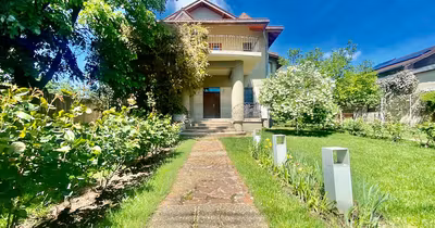 Casă Ultracentral