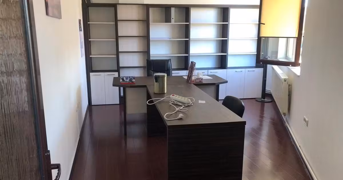 Birou de vânzare 382 mp în zona Inel II, Constanța