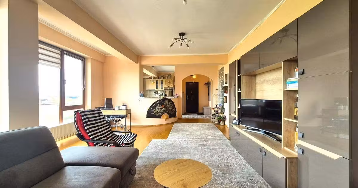 Apartament de vânzare cu 3 camere în zona Tractorul, Brașov