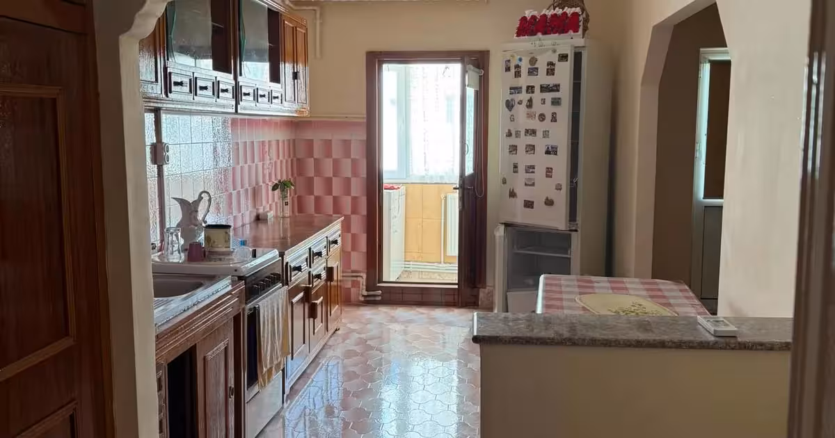 Apartament de vânzare cu 3 camere în zona Km 5, Constanța