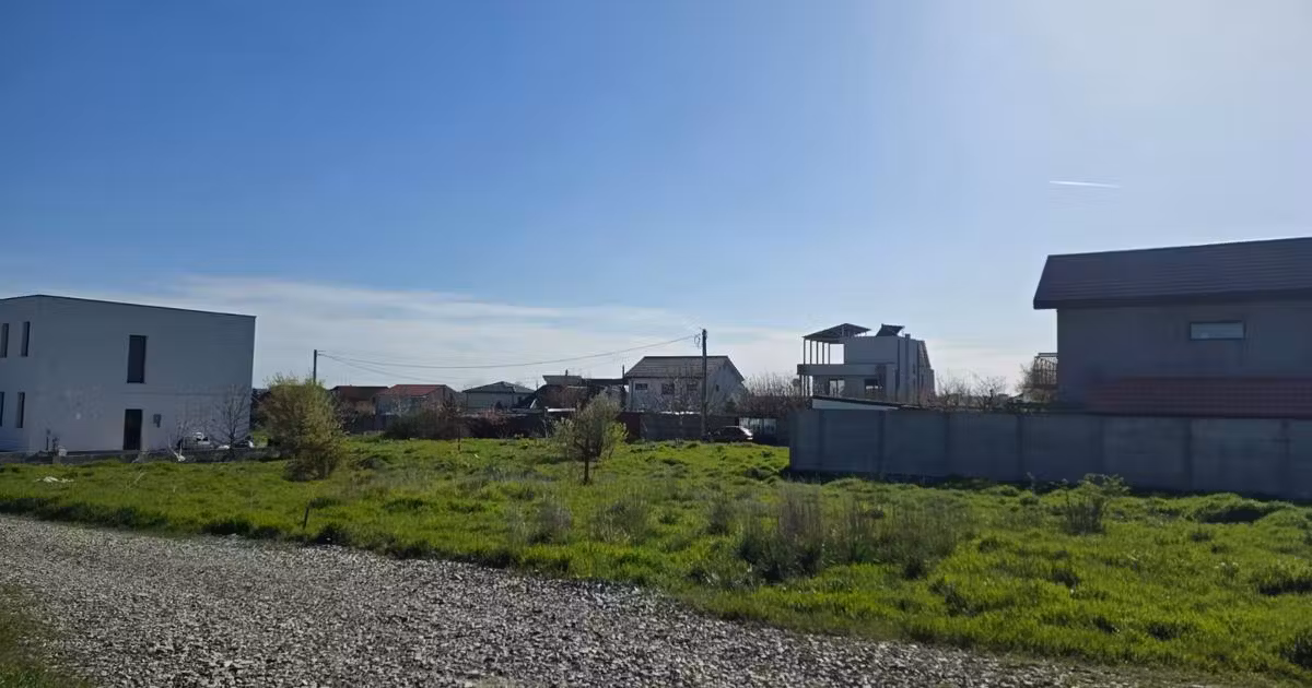 Teren Construcții intravilan de vânzare de 450 mp, în Lazu