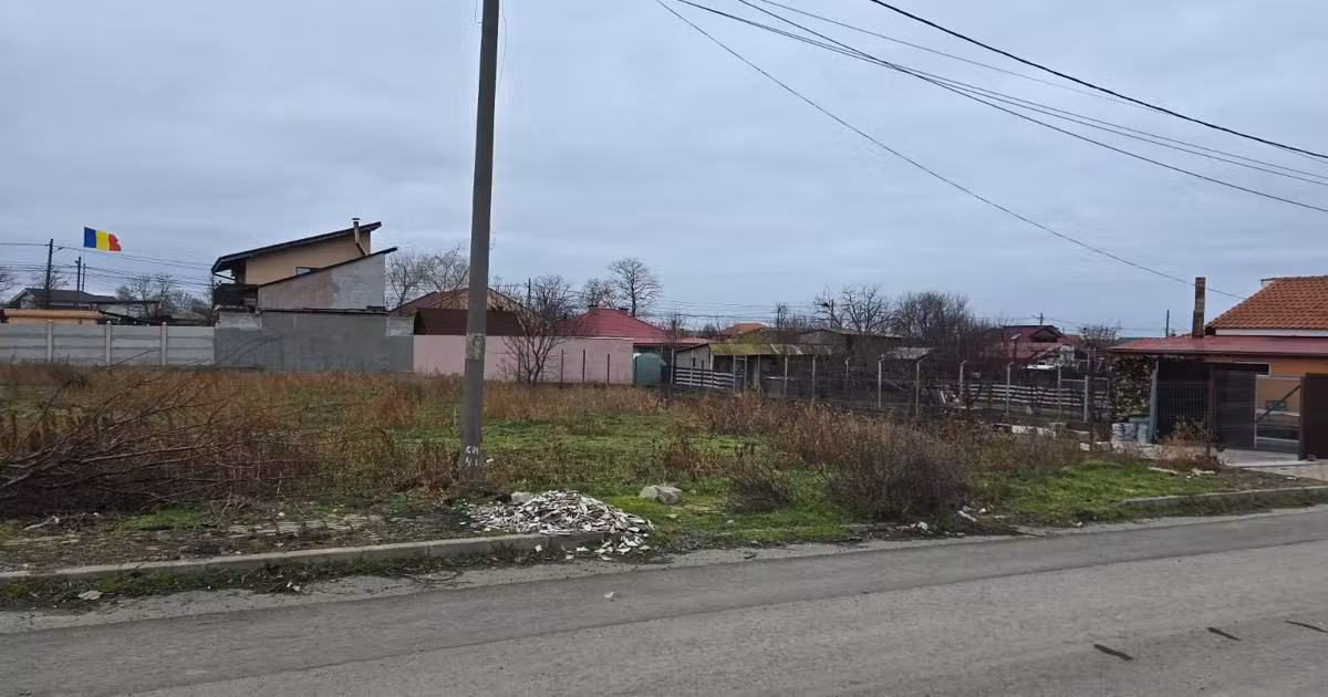 Teren Construcții intravilan de vânzare de 1500 mp, în Tuzla
