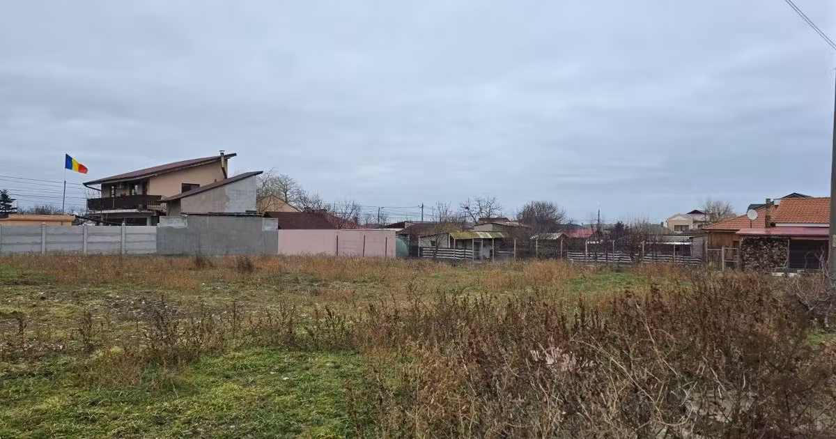 Teren Construcții intravilan de vânzare de 2000 mp, în Tuzla