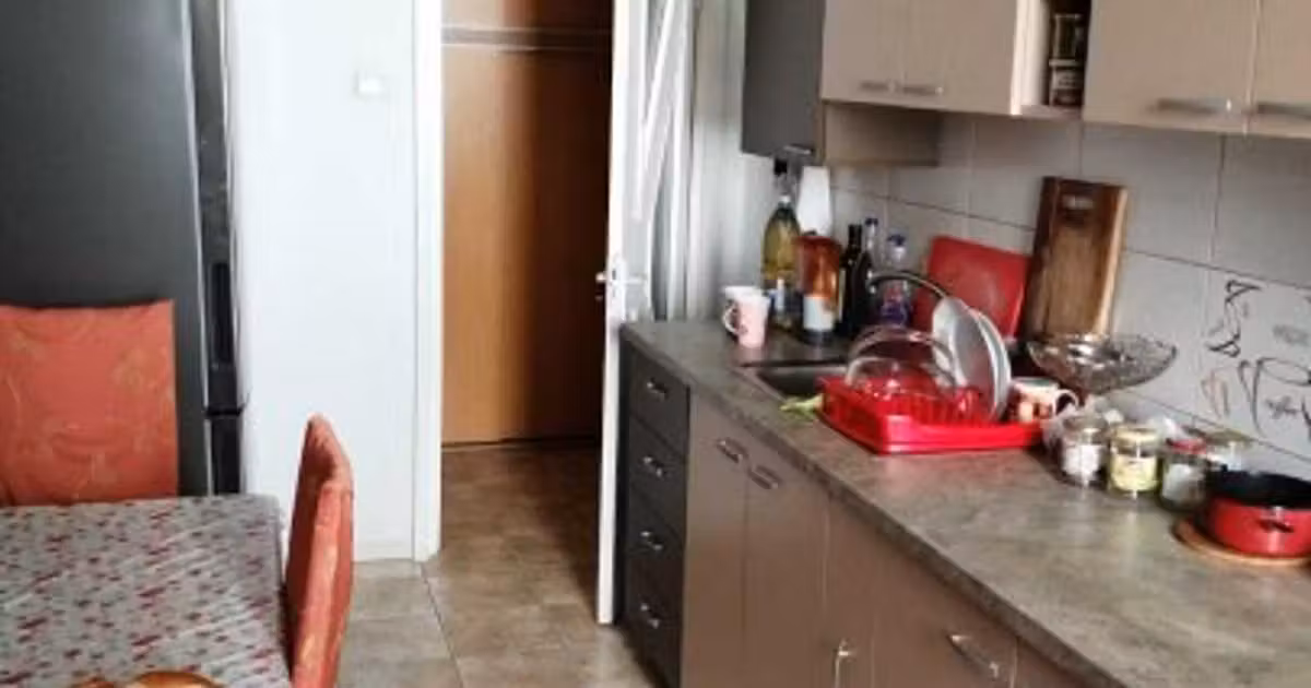 Apartament de vânzare cu 3 camere în zona Far, Constanța