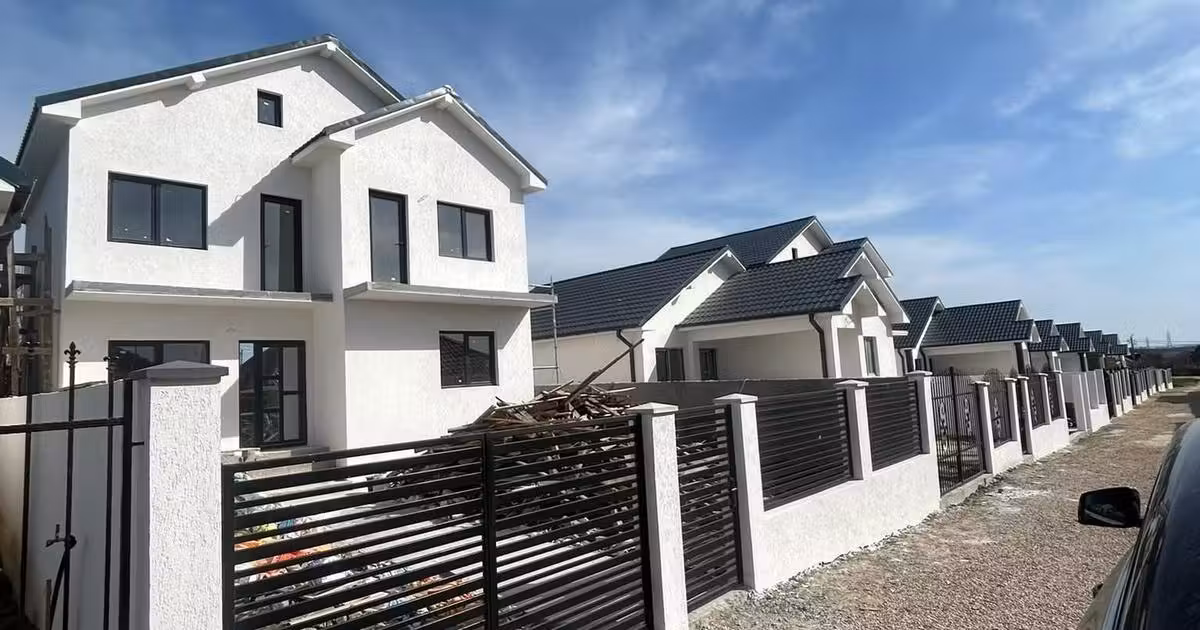 Casă de vânzare cu 4 camere în Năvodari