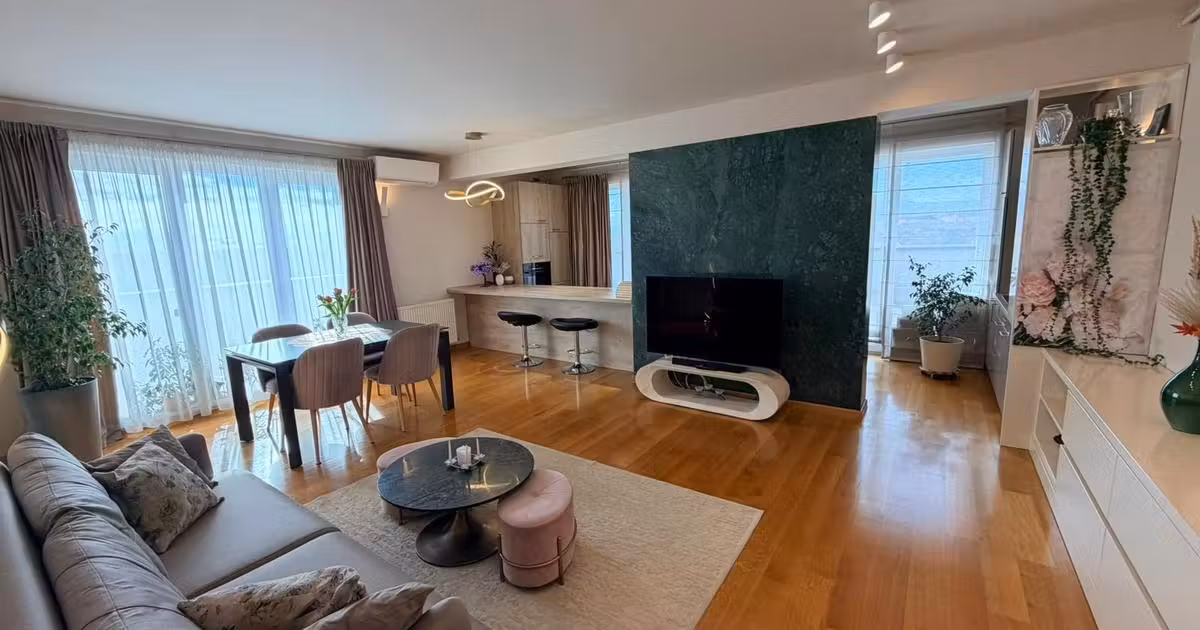 Penthouse de vânzare cu 3 camere, mobilat în zona Central, Sibiu