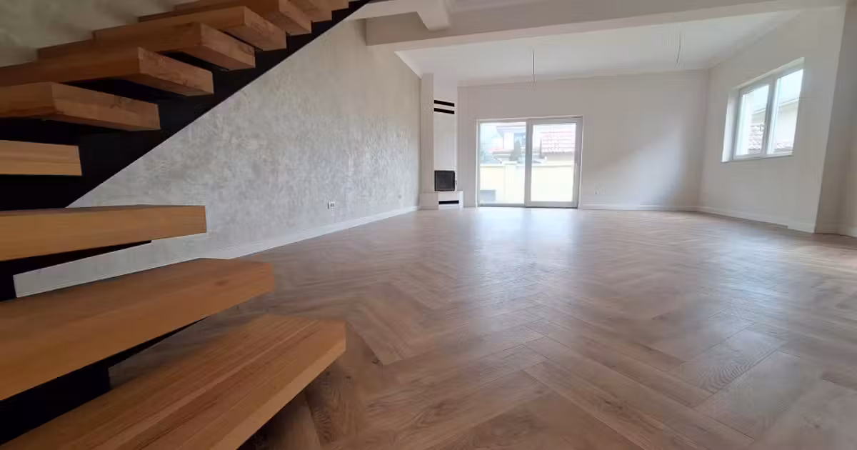 Duplex de vânzare cu 5 camere în Dumbrăvița