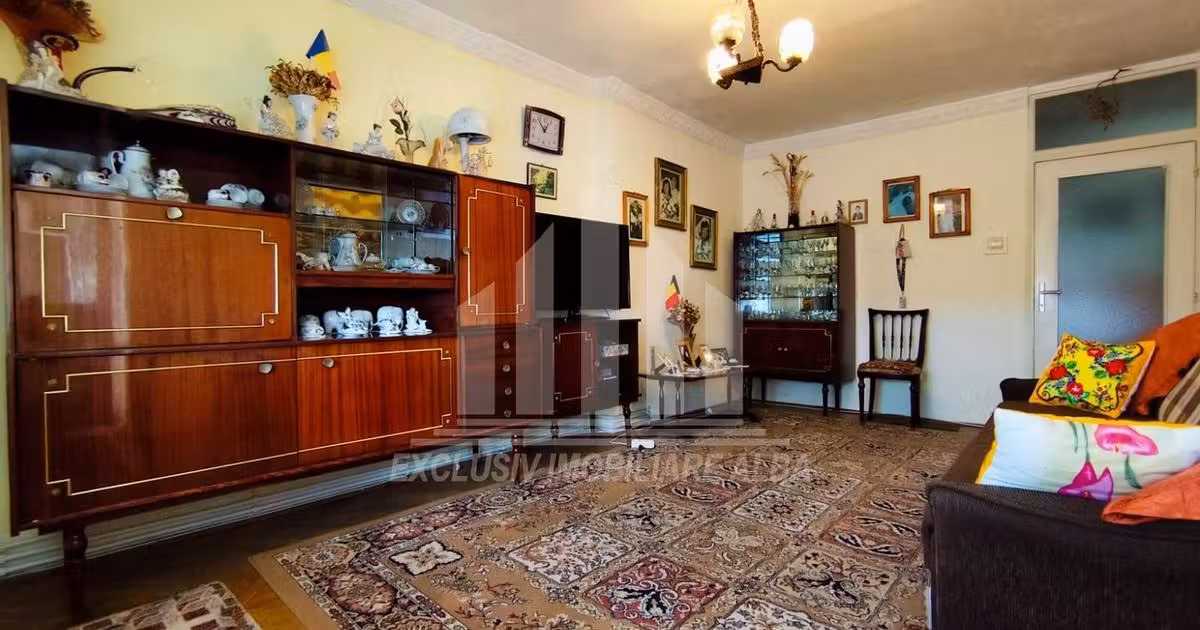 Apartament de vânzare cu 4 camere, mobilat în zona Central, Alba Iulia