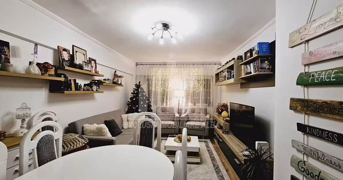 Apartament de vânzare cu 4 camere, mobilat în zona Central, Alba Iulia