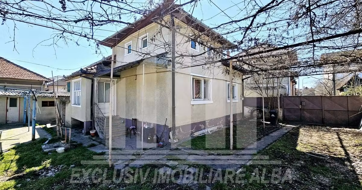 Casă individuală de vânzare cu 3 camere în zona Tolstoi, Alba Iulia