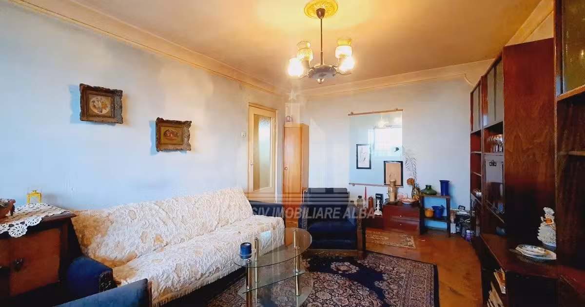 Apartament de vânzare cu 3 camere în zona Cetate, Alba Iulia