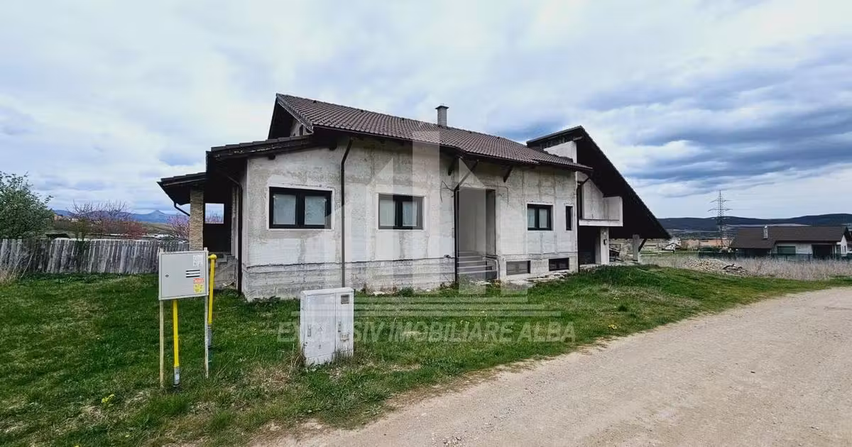 Casă individuală de vânzare cu 5 camere, mobilată în zona Micești, Alba Iulia