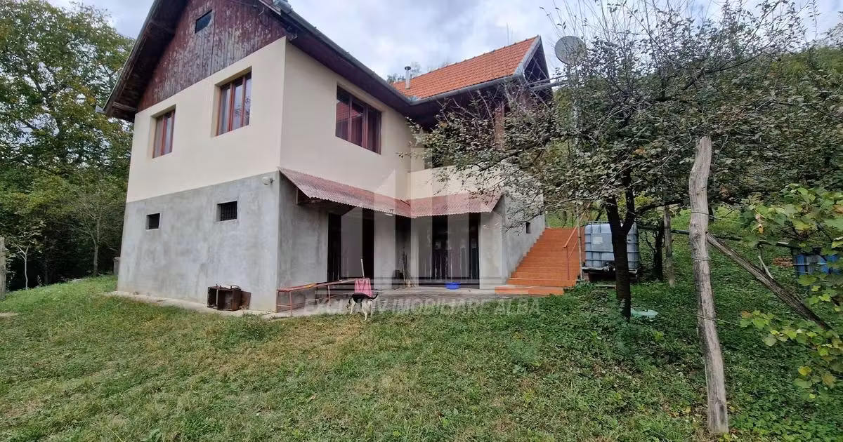 Casă individuală de vânzare cu 3 camere, mobilată în Cetea
