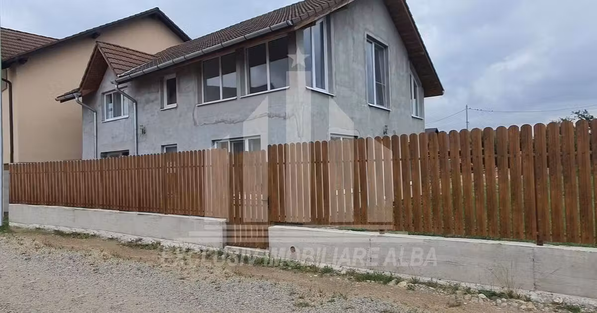 Casă individuală de vânzare cu 4 camere, mobilată în Ciugud