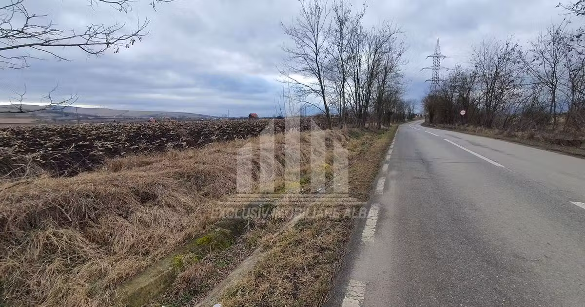 Teren extravilan de vânzare de 1300 mp, în Ciugud