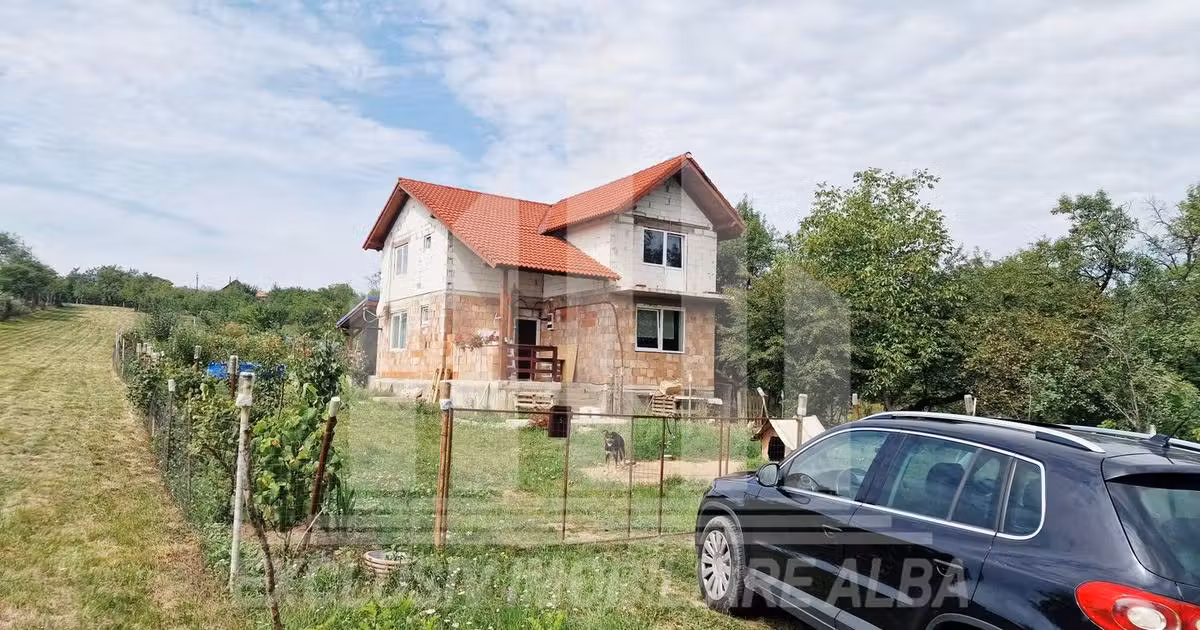 Casă individuală de vânzare cu 4 camere, mobilată în Pâclișa