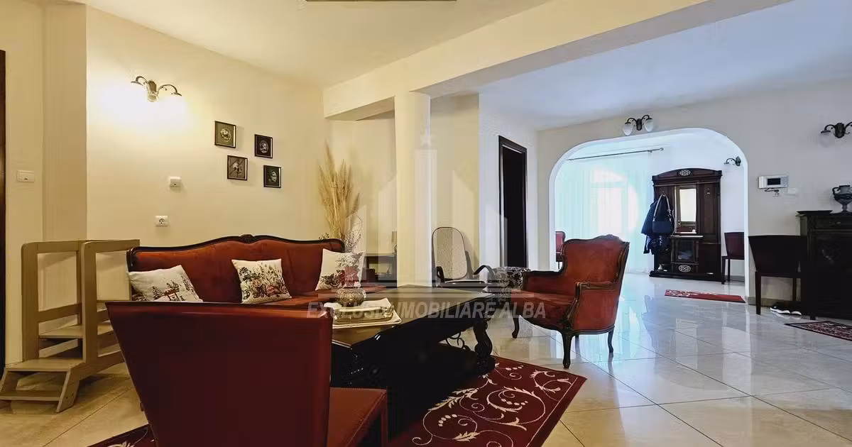 Casă individuală de vânzare cu 8 camere, mobilată în zona Cetate, Alba Iulia