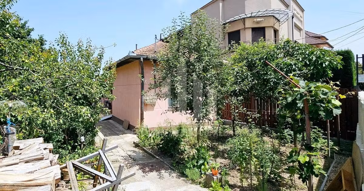 Casă individuală de vânzare cu 3 camere, mobilată în zona Central, Alba Iulia