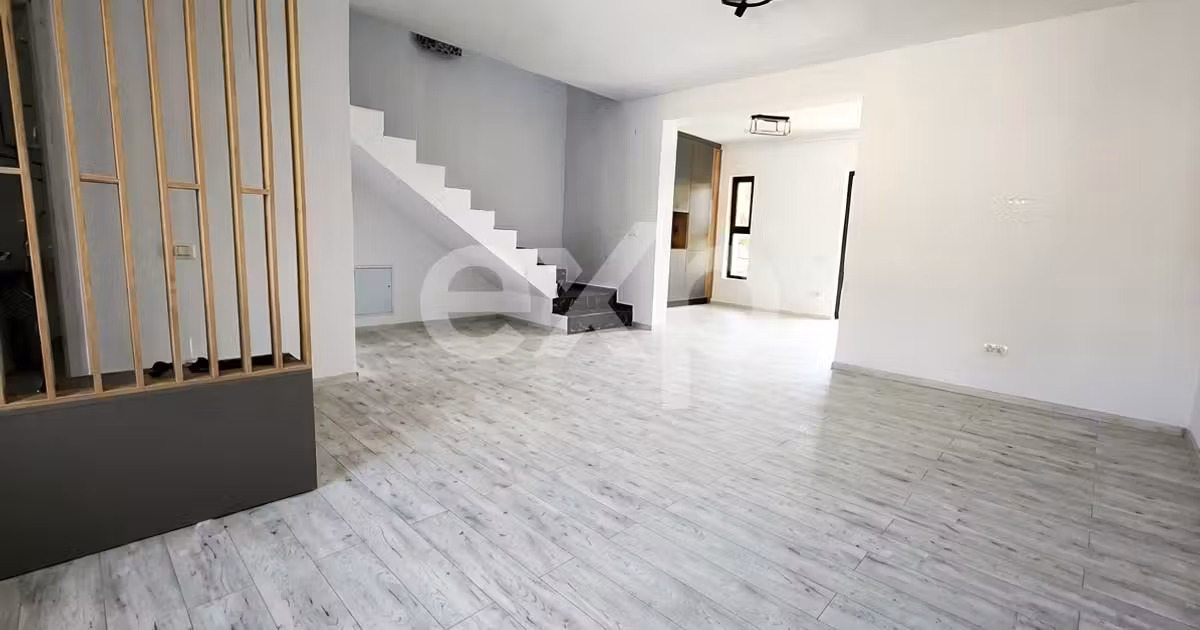Casă de vânzare cu 4 camere în zona Trivale, Pitești